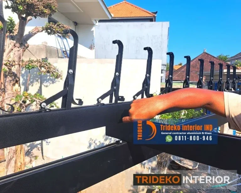 Atap buka tutup manual